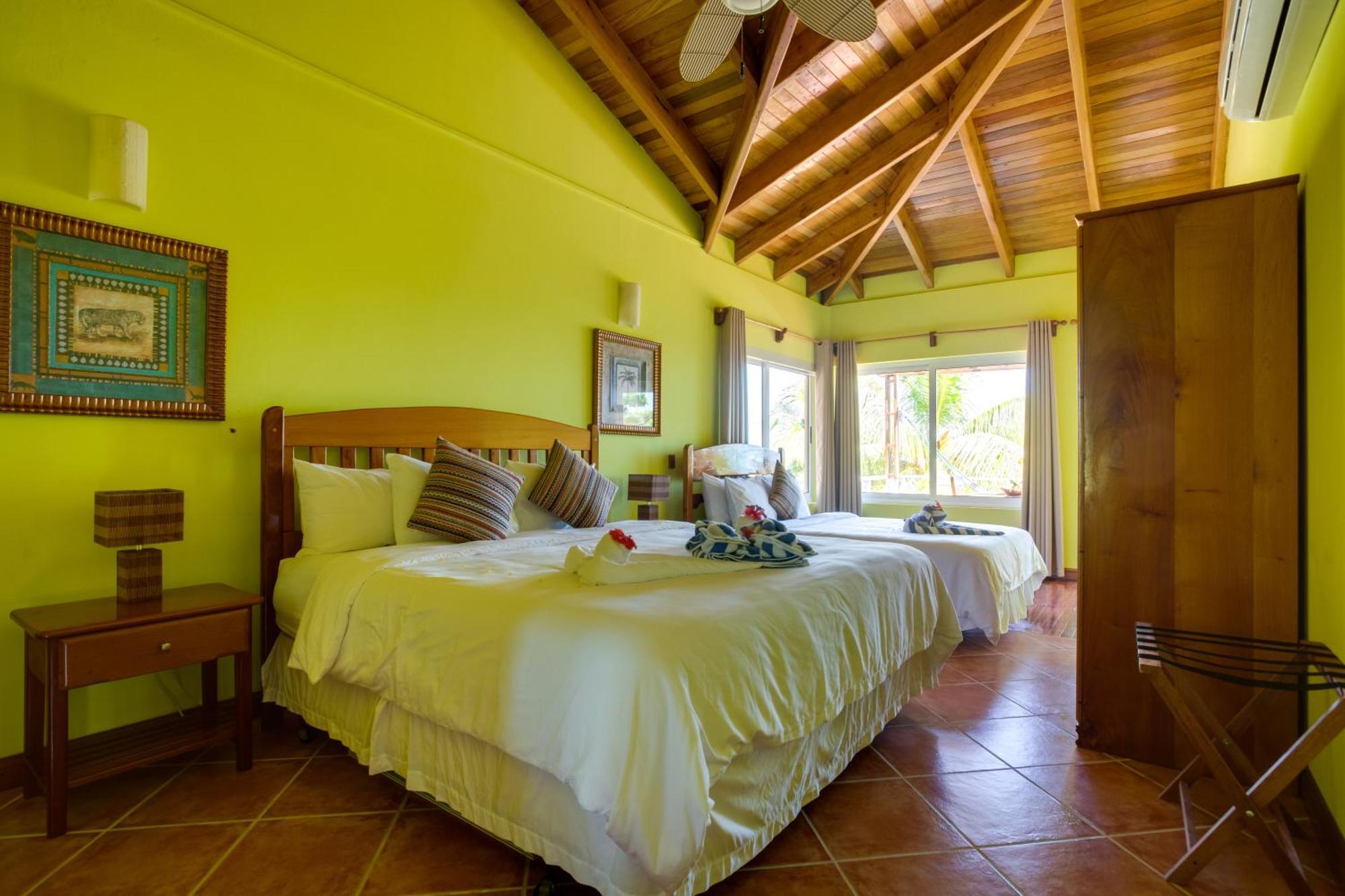 Laru Beya Resort Placencia Exterior photo
