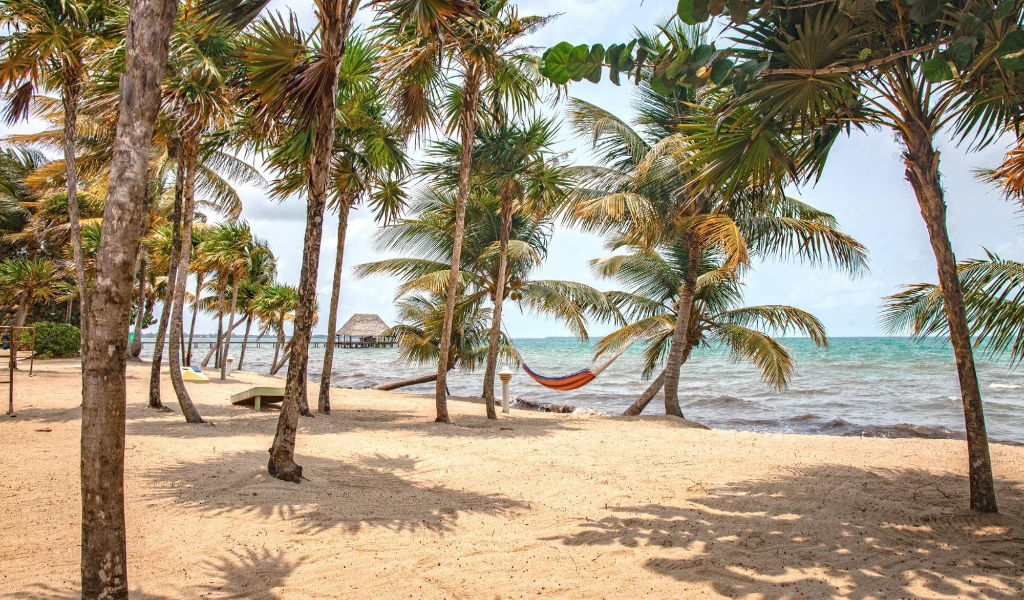 Laru Beya Resort Placencia Exterior photo